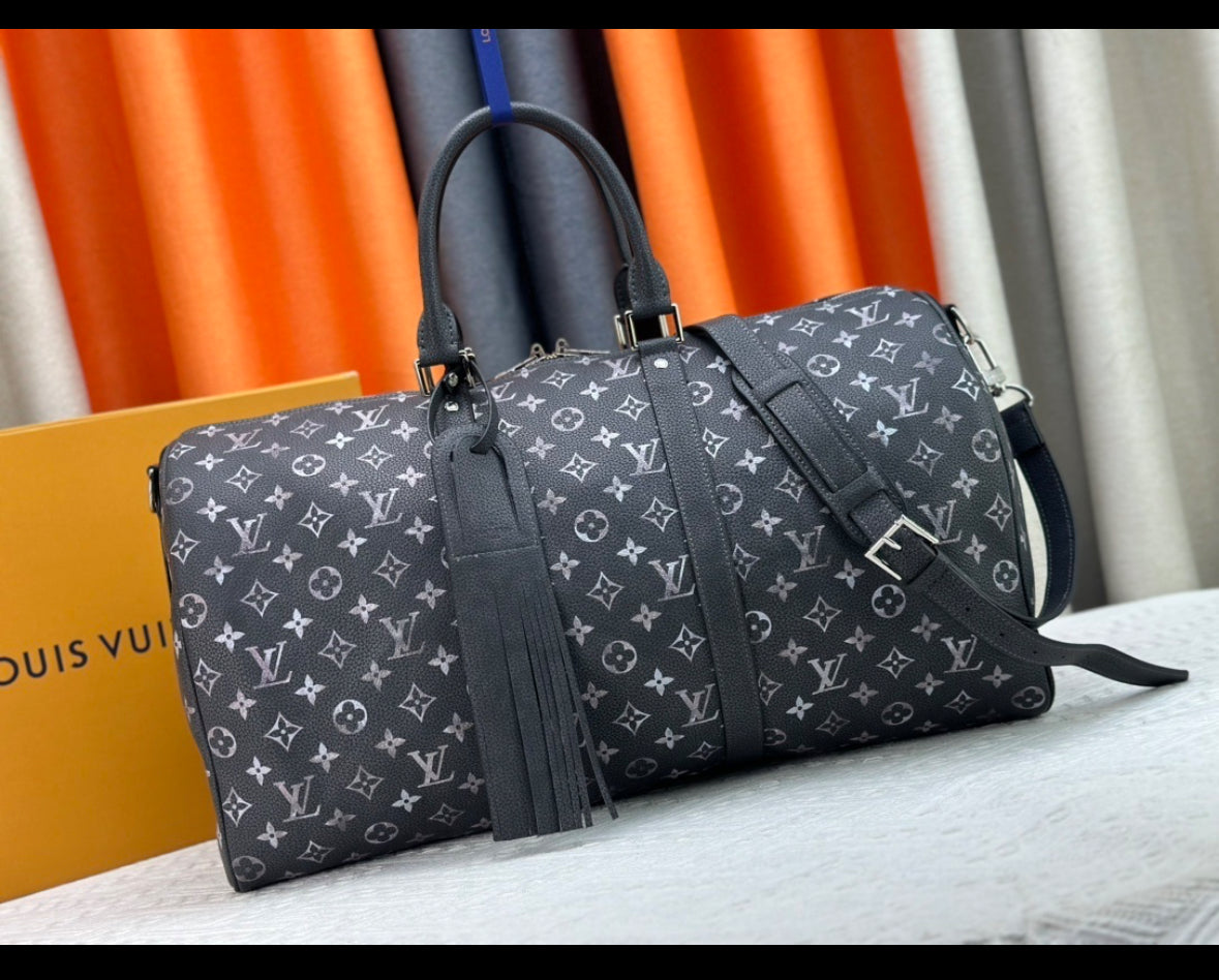 LV Black bag ￼
