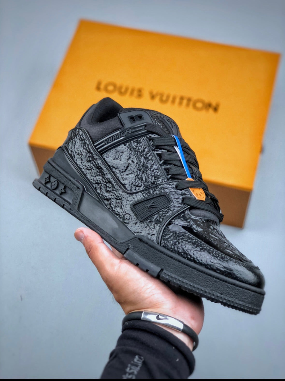 LV Black-Cat